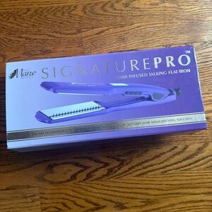Signature Pro Purple Comb-Infused Flat Iron by